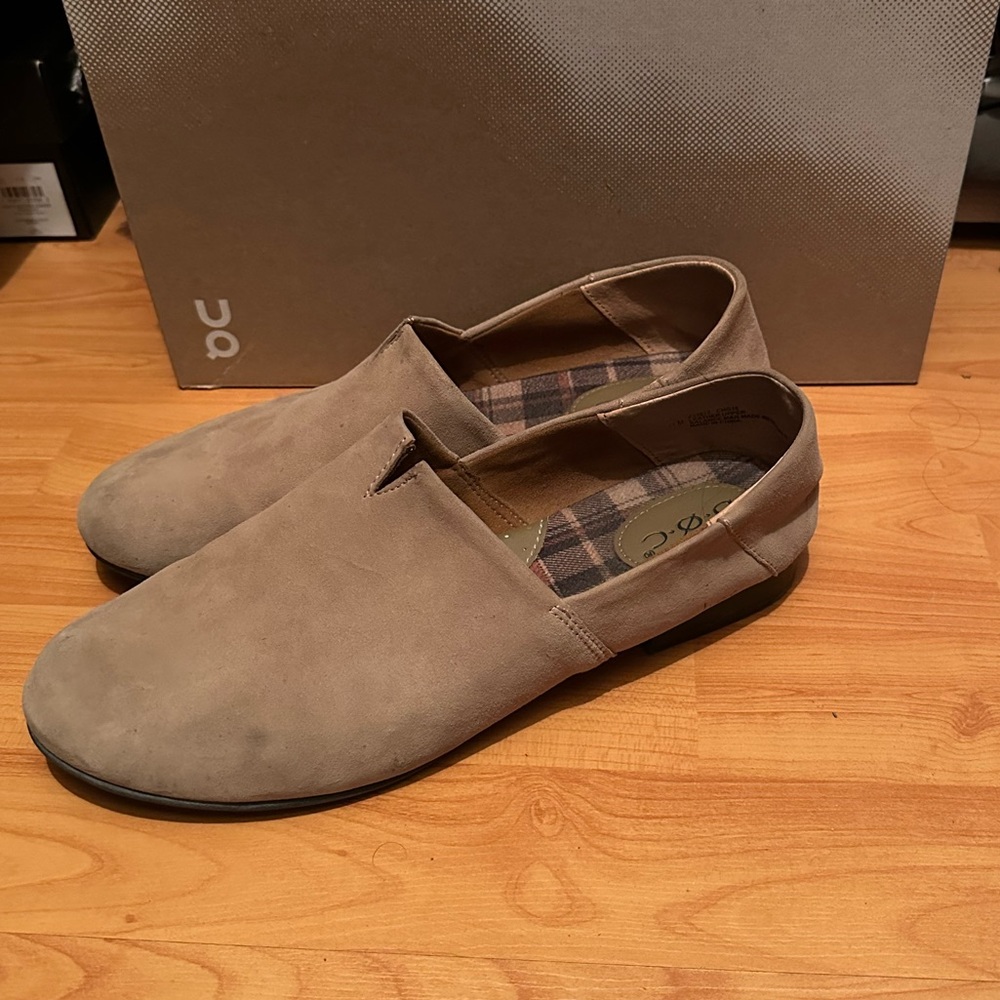 BOC Tan suede flats